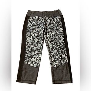 Joe Fresh Active Floral Capri Leggings - Grey/Black - Size L